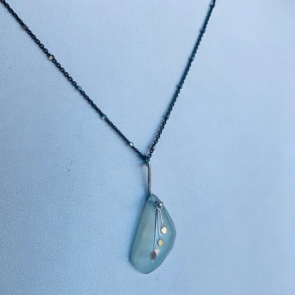 Pendulum Dots free form aquamarine necklace